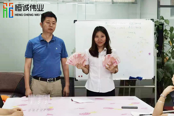 深圳恒誠偉業(yè)平板uv打印機廠家是怎樣激勵員工的？